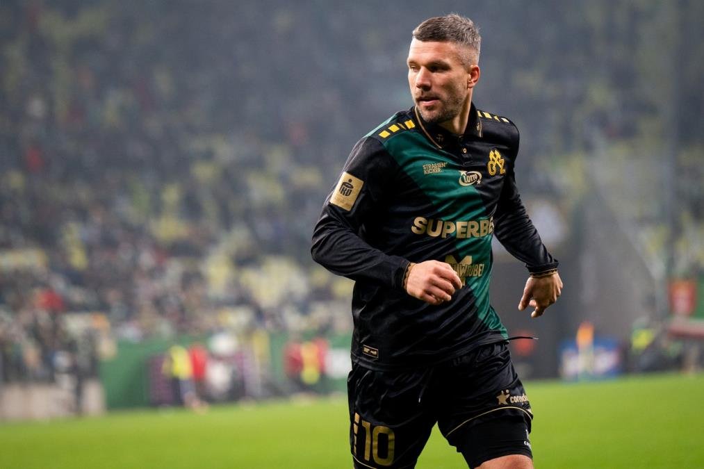 DOSTA JE BILO... SA 40 GODINA ODLAZI U PENZIJU! Legendarni Podolski završava karijeru!