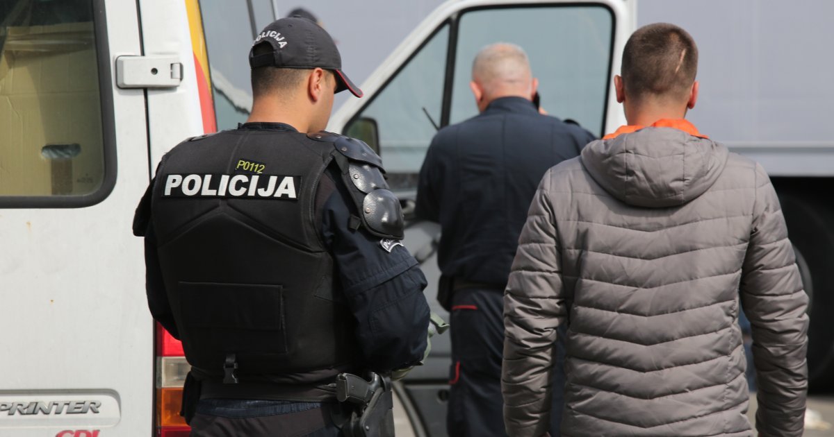 Mladić iz Srbije sa još dvojicom "pao" u Crnoj Gori: Kad vidite šta su našli kod njih, biće vam sve jasno