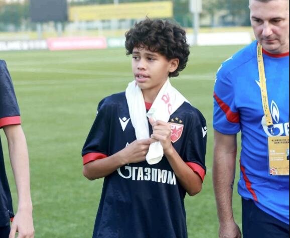 BRAZILAC U DRESU SRBIJE! DA MOGUĆE JE! VEĆ IGRA ZA CRVENU ZVEZDU: Tata mu je poznati fudbaler, a on je čudo od deteta