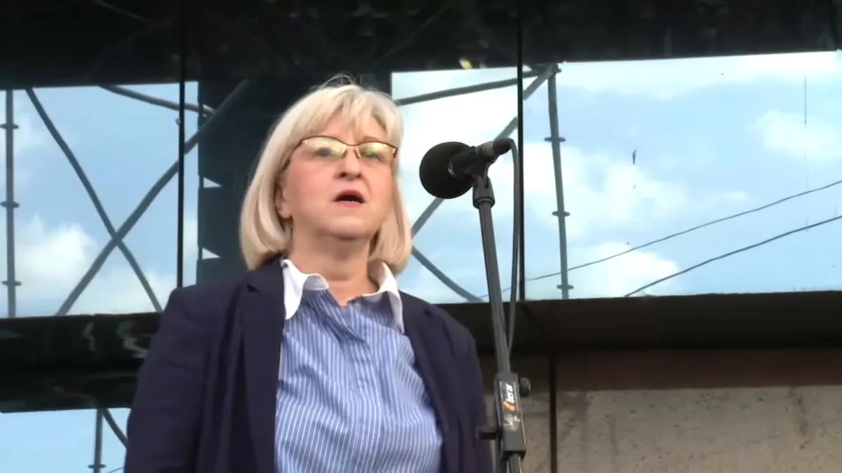 Rektorka Nikolić: Vlast se plaši uzdignutog studentskog indeksa na kraju pozorišne predstave