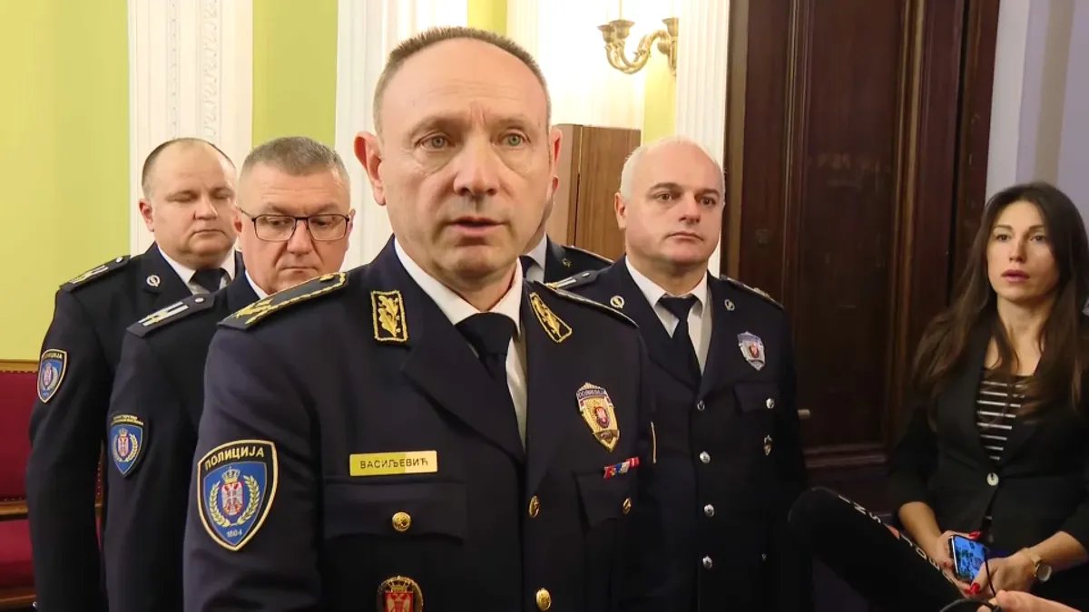 Direktor policije: Na skupu na Slaviji 34.300 građana