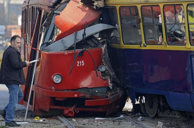 TEŽAK UDES U NEMAČKOJ: U čeonom sudaru dva tramvaja povređeno 27 osoba