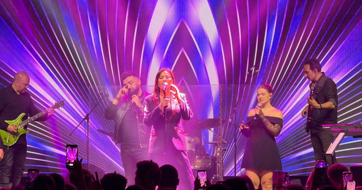 Ceca večeras raspametila Leskovac! Folk diva u odelu grmi na bini, hala ispunjena do poslednjeg mesta