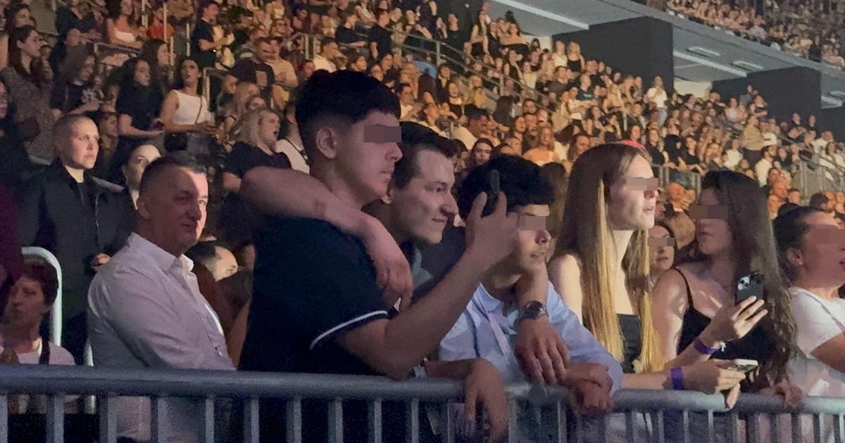Koliko su porasli! Sinovi pratili Tanju iz lože, pa im se pridružio Muki - ovako se slažu, scena raznežila sve
