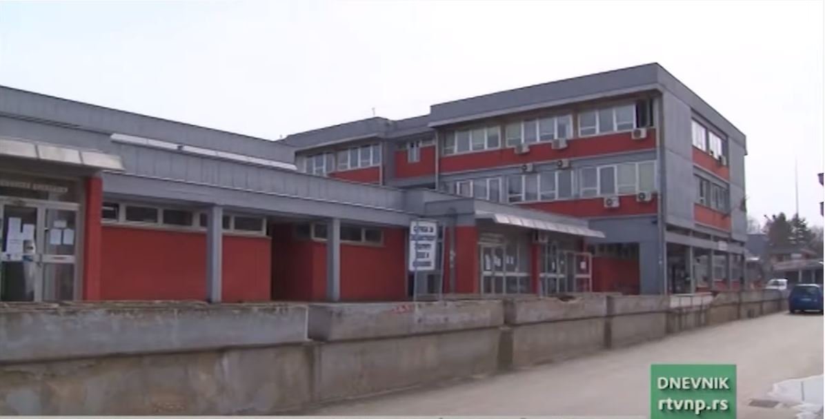 Detalji pucnjave kod Sjenice: Lekari se bore za život povređenog muškarca. Dvojica se otimala oko pištolja?