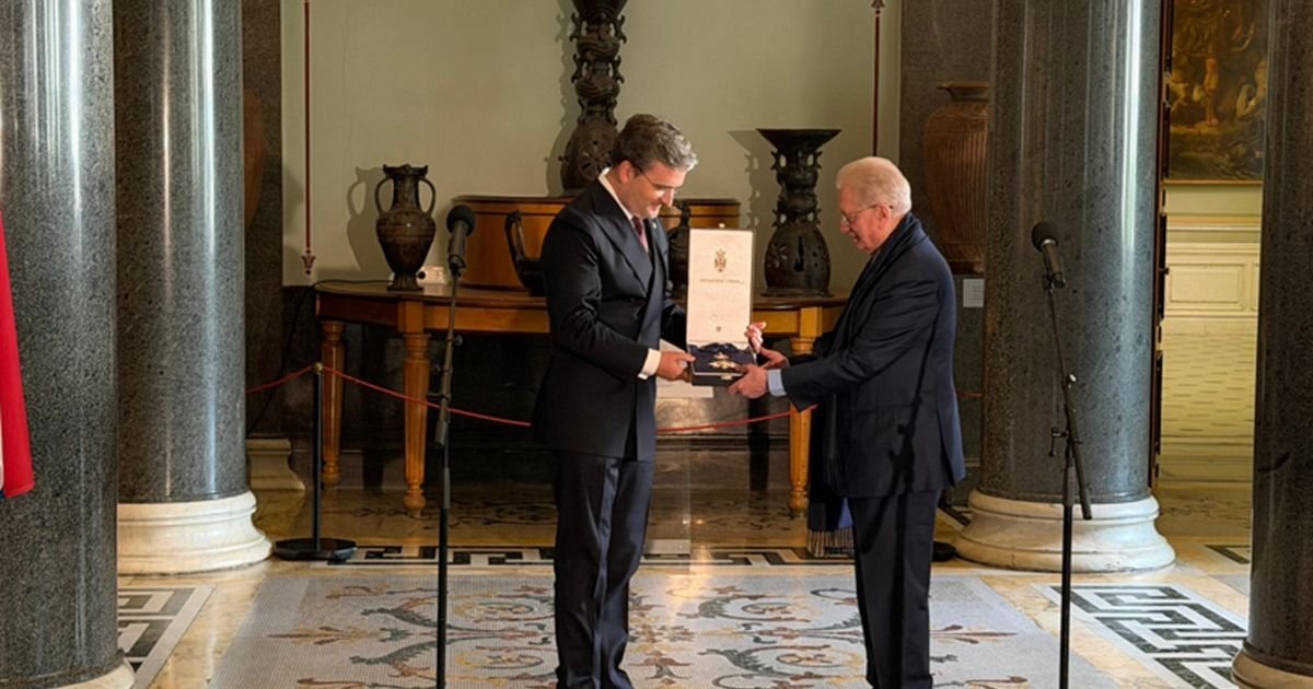 Selaković u Sankt Peterburgu uručio Orden srpske zastave I reda direktoru "Ermitaža"