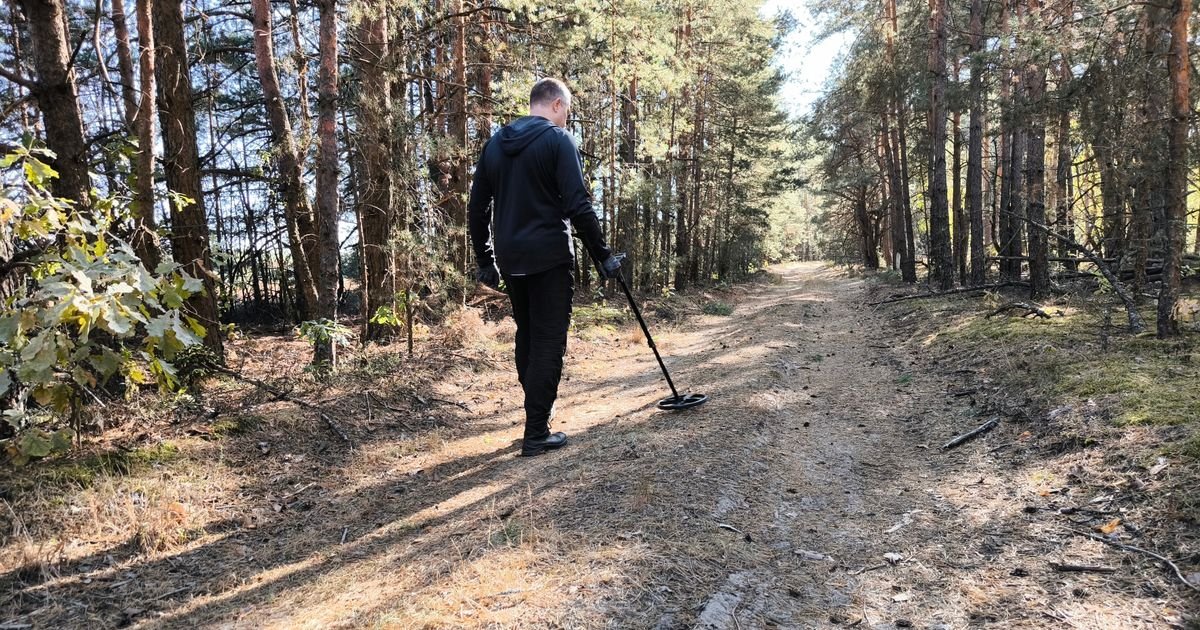 Kopao po šumi pa pretrnupo od straha: Ovo su predmeti zbog kojih je odmah pozvao policiju