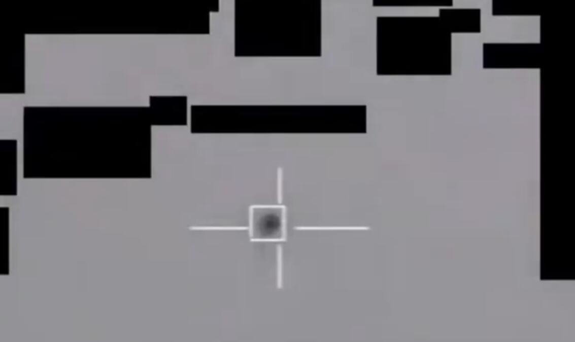 PENTAGON OBJAVIO SNIMAK RAZARANJA NLO! Američki F-16 raznosi misteriozni objekat, a onda ŠOK: Pogledajte šta je letelica izbacila u trenutku uništenja! (VIDEO)