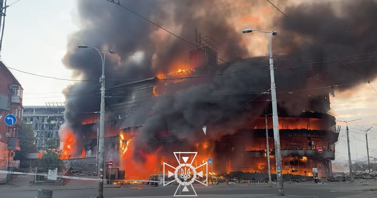 Kijev u plamenu, Putin koristio Orešnik? Rusija izvela jezivi napad, gore stambene zgrade, snimci su stravični