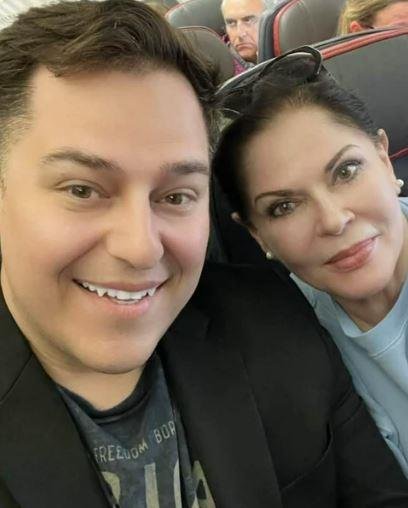 OVO JE LUKSUZNI RAJ VANBRAČNOG SINA MIROSLAVA ILIĆA: Kuća na obali mora s privatnom plažom! (FOTO)