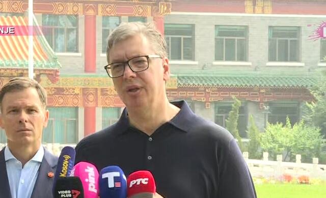 "KAO PREDSEDNIK SRBIJE POZIVAM IH NA DIJALOG, TO JE DOBRO ZA NJIH" Vučić iz Pekinga o blokaderima: Uložene su milijarde u rušenje Srbije, ali je napad odbijen