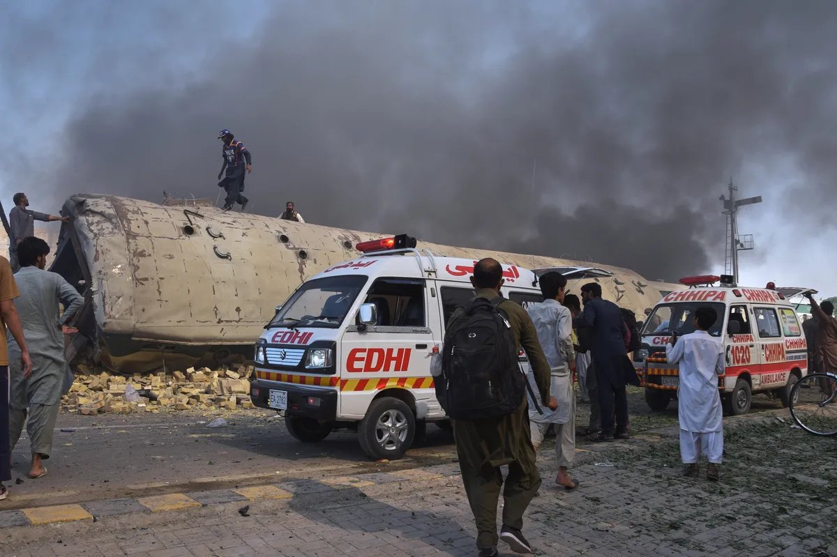 Eksplozija bombe na pruzi u Pakistanu, 20 povređenih
