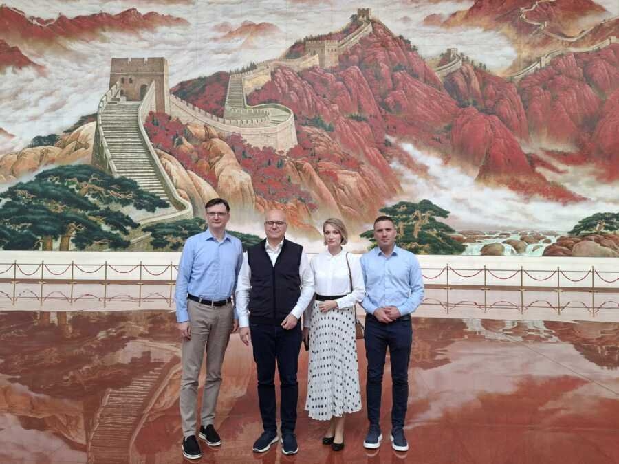 DELEGACIJA SNS U POSETI KINI: Poseta Muzeju Komunističke partije Kine u Pekingu (FOTO/VIDEO)