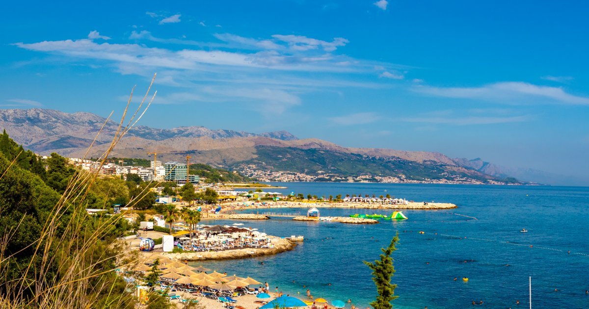 "Tu su bila i deca!" Ostala šokirana prizorom na čuvenoj plaži na Jadranu: Kazna za ovo je i do 4.000 evra