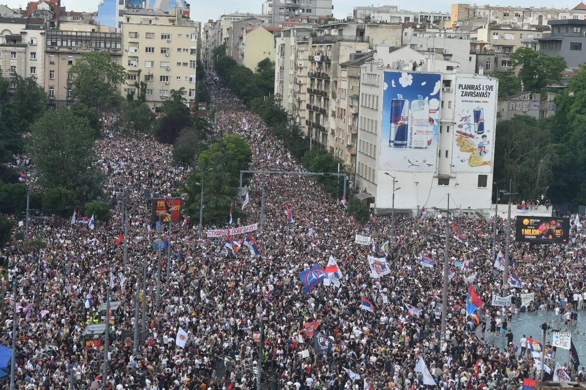 Procena MUP-a i Arhiva javnih skupova o broju ljudi na Slaviji razlikuje se najmanje 146.000. Pogledajte fotografije i snimke, pa odlučite kome više veruje