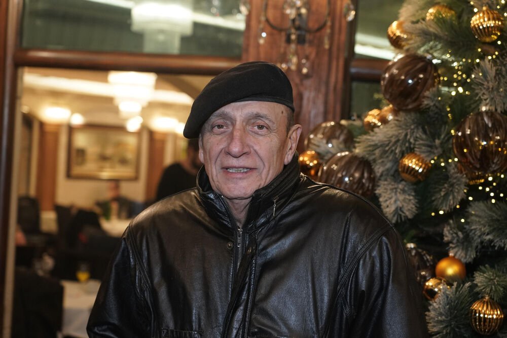 "OTAC ME TUKAO LUDAČKI, POBEGAO SAM IZ KUĆE": Pevač gledao kako mu TUČE MAJKU, nikad se nije vratio u PORODIČNI DOM