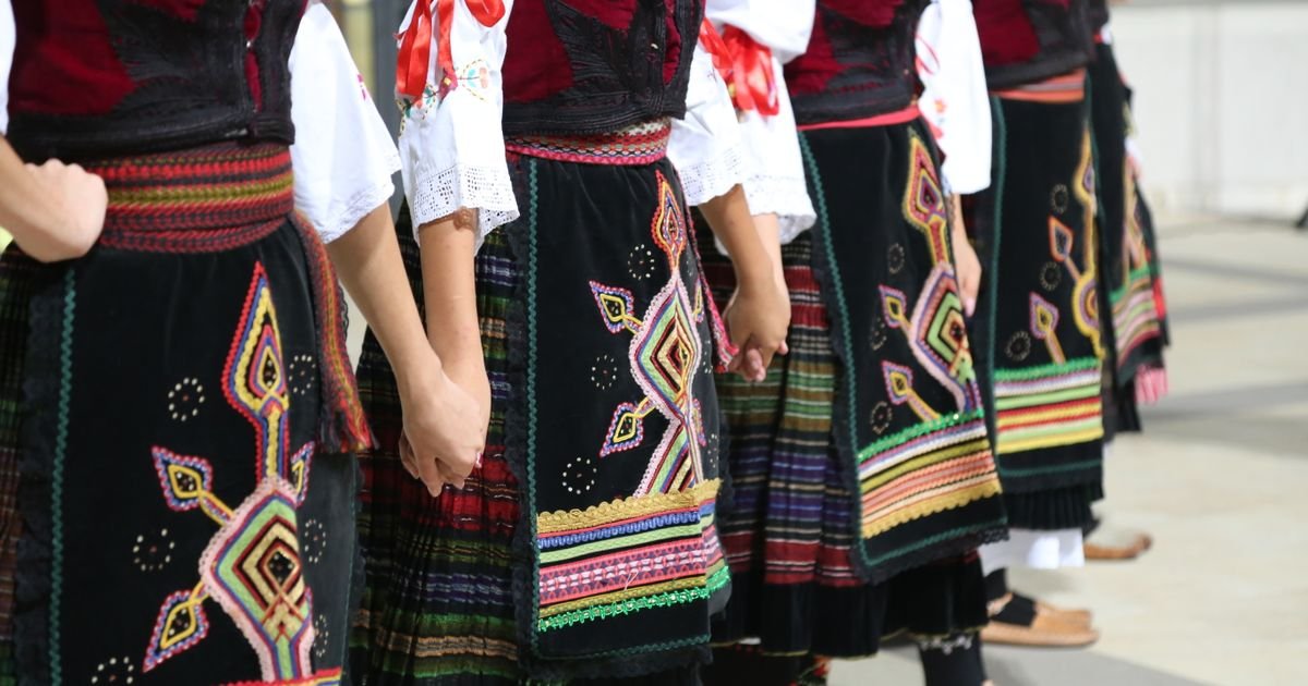 Prelep snimak sa juga Srbije: Smotra folklora u Svetim Arhangelima u Prizrenu okupila čuvare tradicije