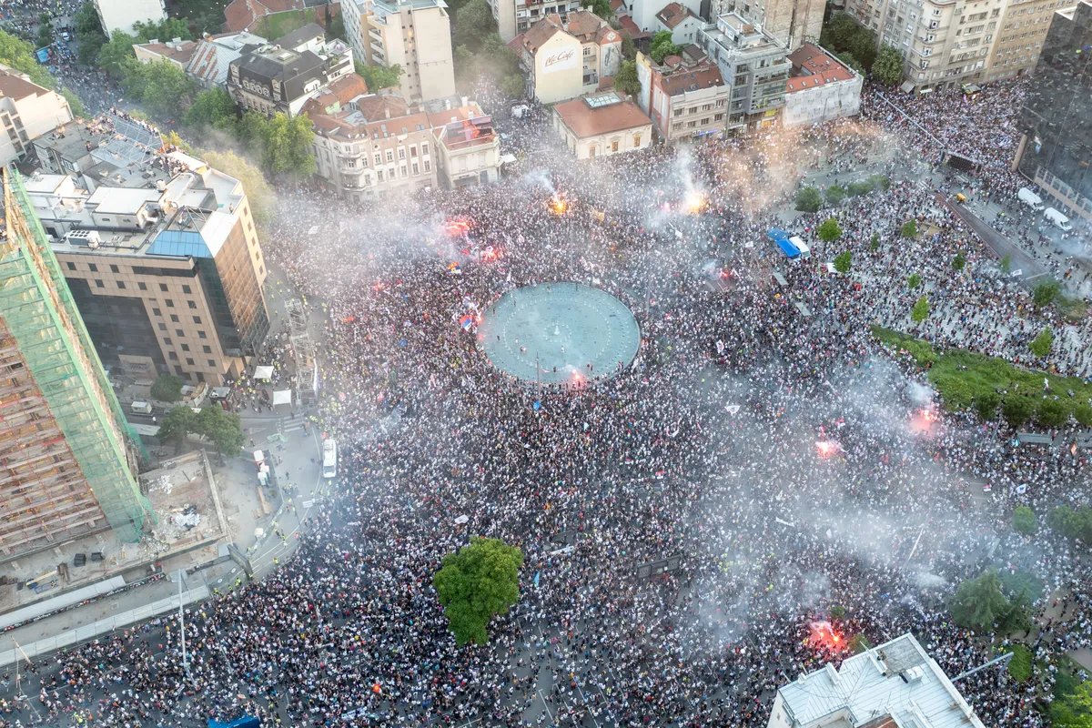 "Masovni protesti u Beogradu, ali....": Švedski političar podelio impresivne slike sa Slavije uz jednu zamerku