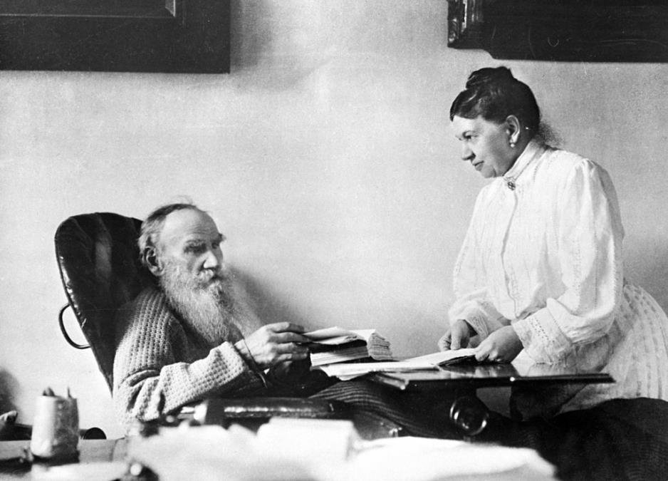 Rodila je 13 dece i prepisivala mu rukopise, ali opet nije valjala: Tolstoj je Sofiju polako lomio i uništavao!