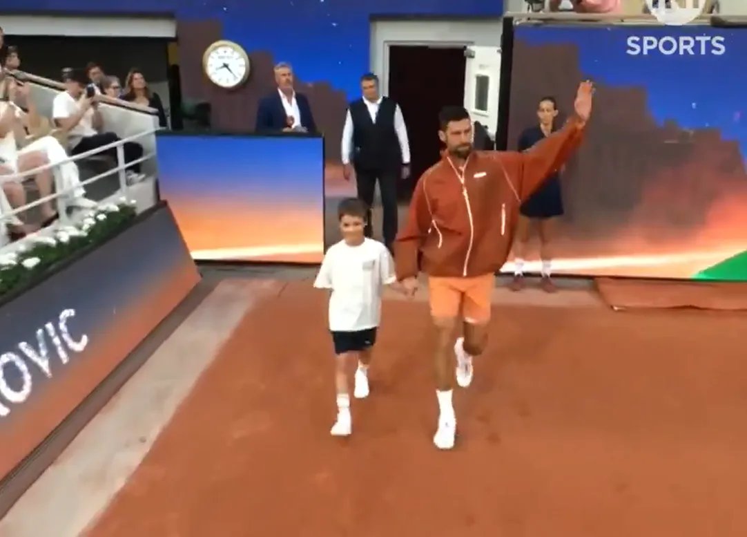 VIDEO Svi gledali u detalj na leđima: Pogledajte u čemu je Đoković izašao, mnogima su popadale vilice