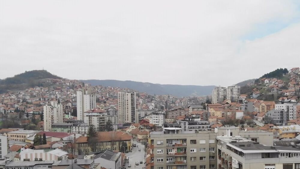 "KAD ME NEKO PITA KAŽEM DA ŽIVIM U LEPOJ BRENI": Užice ima najluđe nadimke za ZGRADE, tu je i ŠARULJA, SIVONJA...
