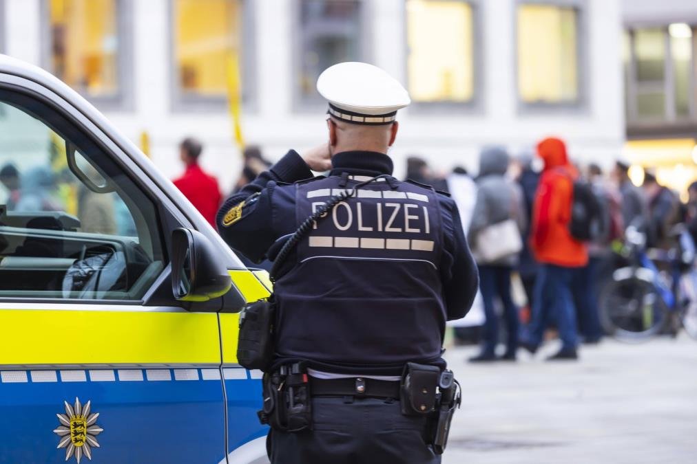 HOROR U NEMAČKOJ! Žena sa Balkana oštrim predmetom presudila partneru, pa se predala policiji