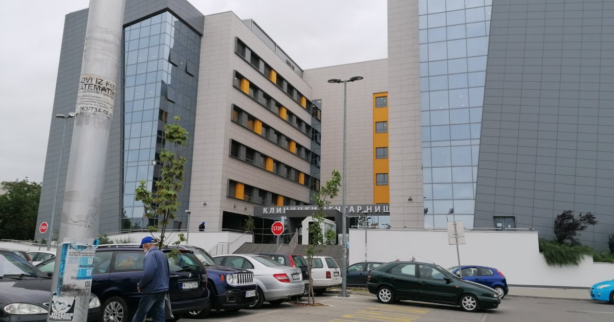 Muškarac pao sa zgrade u Prokuplju, hitno prebačen u UKC Niš
