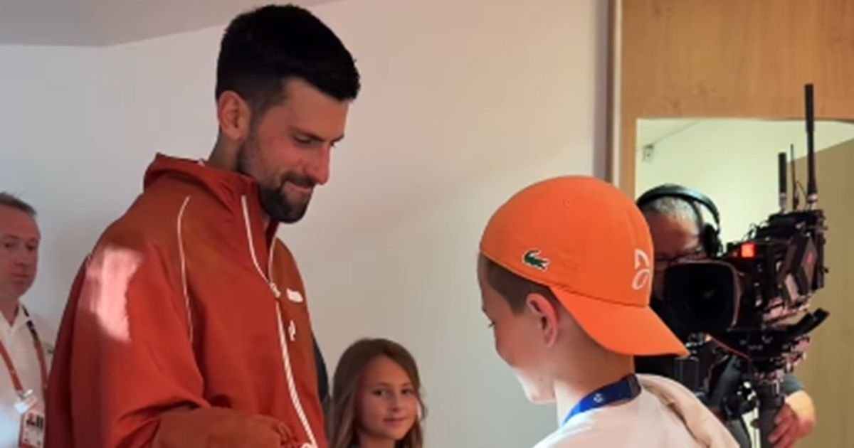 Novak Đoković posebnim pozdravom sa sinom Stefanom proslavio pobedu na Rolan Garosu