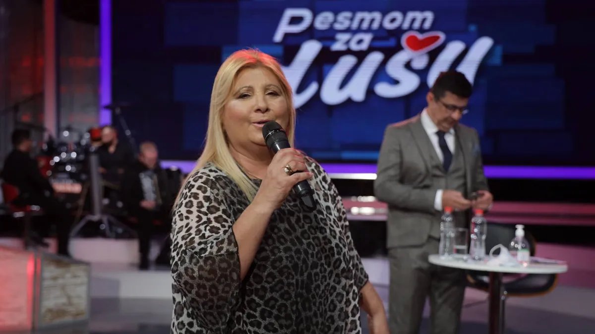 "Izlazi iz kafane i vodi ljubavnicu za ruku": Naša folkerka pretukla supruga jer ju je varao