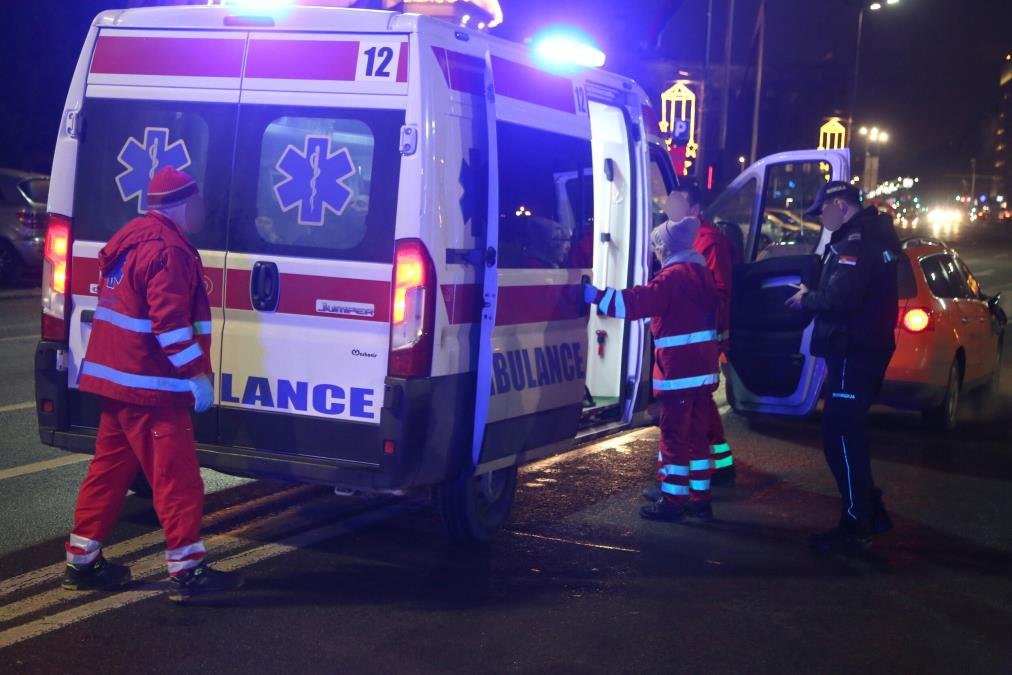 NOĆ U BEOGRADU: Dve saobraćajke i čak 30 intervencija Hitne na javnim mestima