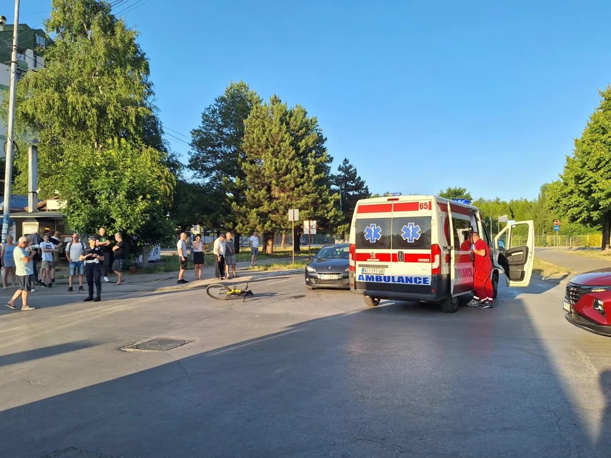 Udes između Srbobrana i Bečeja: Auto sleteo s puta i proleteo pravo u šipražje, ima povređenih VIDEO