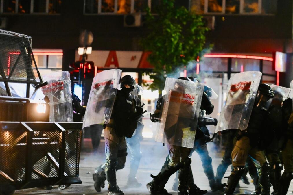 "SVE ČEŠĆE SE PONAVLJAJU EKSTREMNE GRUPACIJE KOJE IZAZIVAJU INCIDENTE" Eksperti o subotnjem događaju u prestonici: "Skup se može posmatrati kroz dva segmenta"