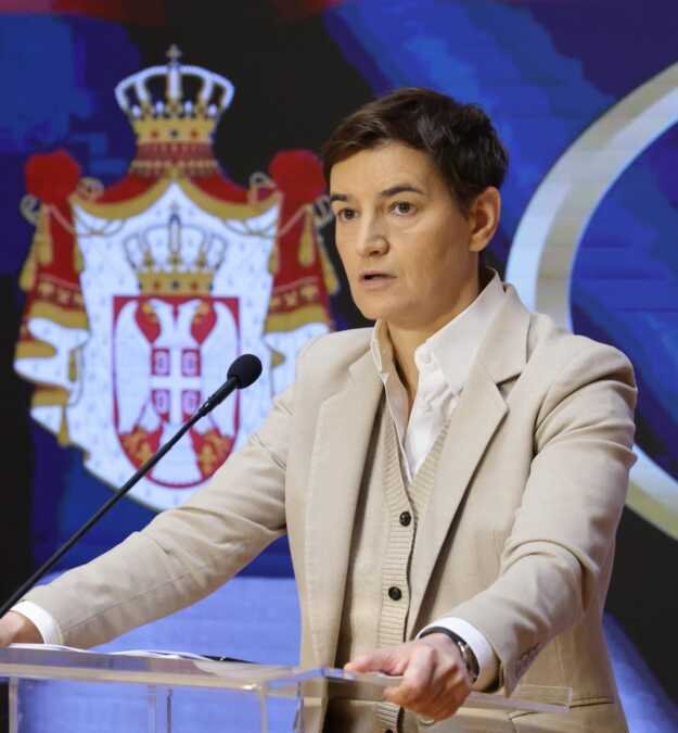 ''NJEMU VIŠE NIJE VAŽNO KOJI SU STRANCI, SAMO DA IM SLUŽI'' Brnabić žestoko odgovorila Srđanu Milivojeviću: Vučić služi samo svom narodu i svojoj zemlji