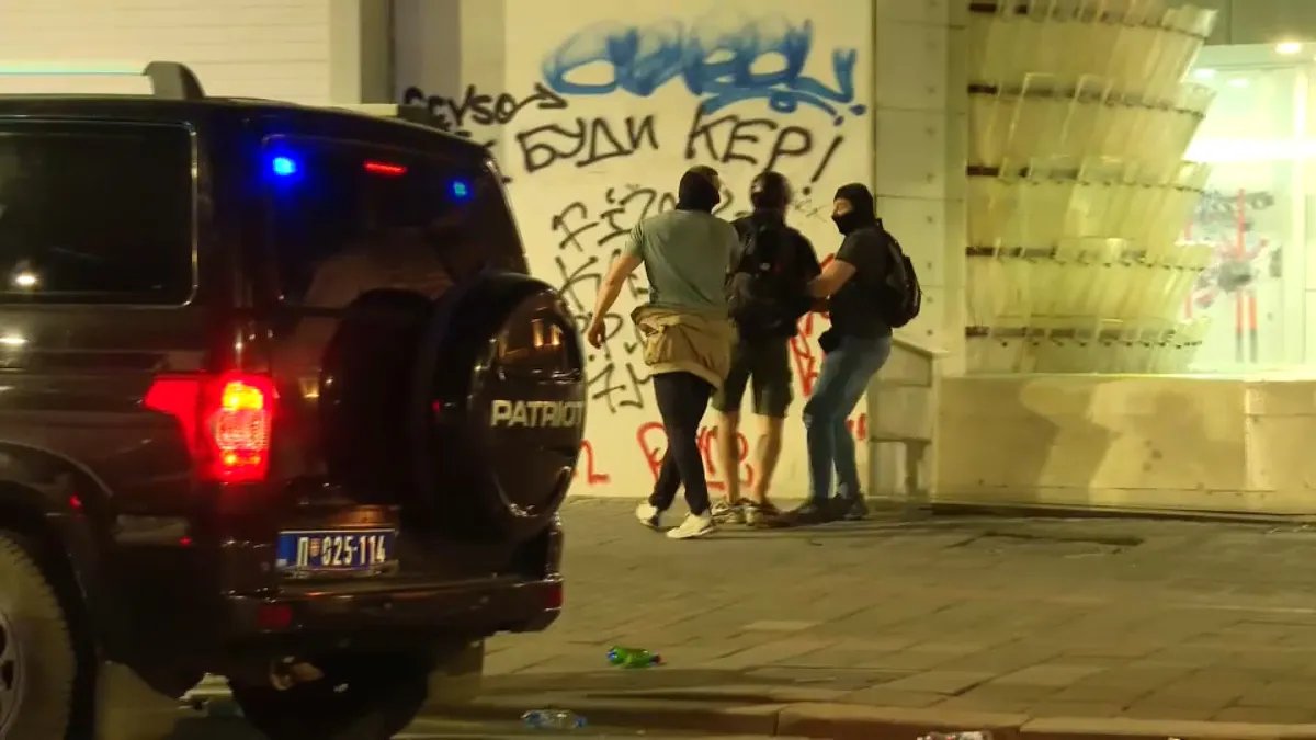 Kriza u sistemu unutrašnjih poslova: "Sve što Vučić izgovori vezano za istragu je protivzakonito, ministar policije duguje odgovor"
