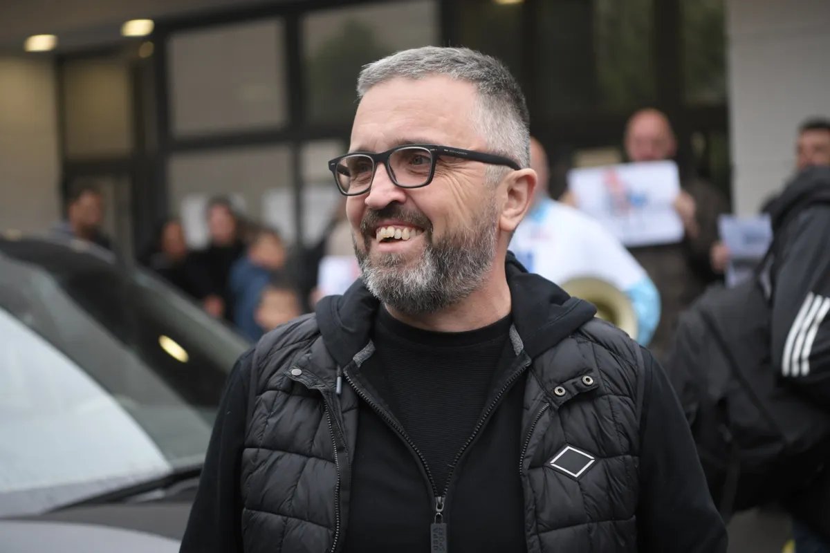 Antonijević reagovao na izjavu urednika Informera: Vučićević tvrdio da su Romi blokaderi krivi za obustavu vozova na dan protesta jer su "krali bakarne kablove"