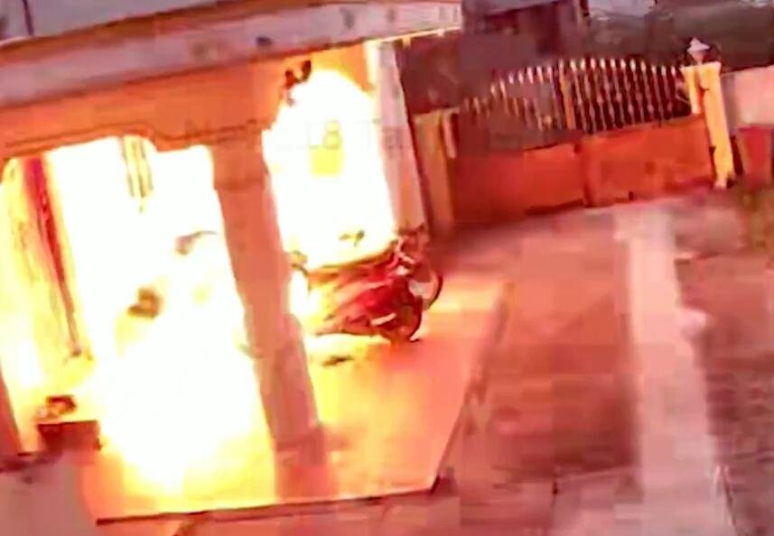 ODBILA JE LJUBAVNU PONUDU, A ONDA JE UDVARAČ DOVEO KRIMINALCE: Bacili joj eksploziv na kuću! (VIDEO)