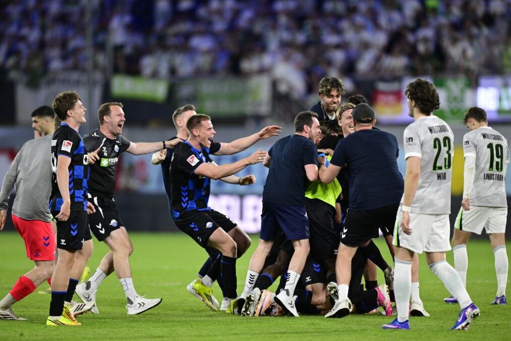SLAVNI VOLFSBURG SE SELI U CVAJTU: Fudbaleri Paderborna izborili plasman u Bundesligu