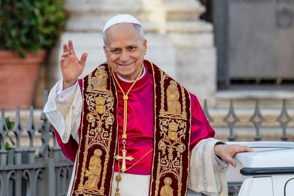 PAPA LAV PORUČIO: Neka oružja sa AI su praktično van ljudske kontrole, veštačka inteligencija mora biti razoružana