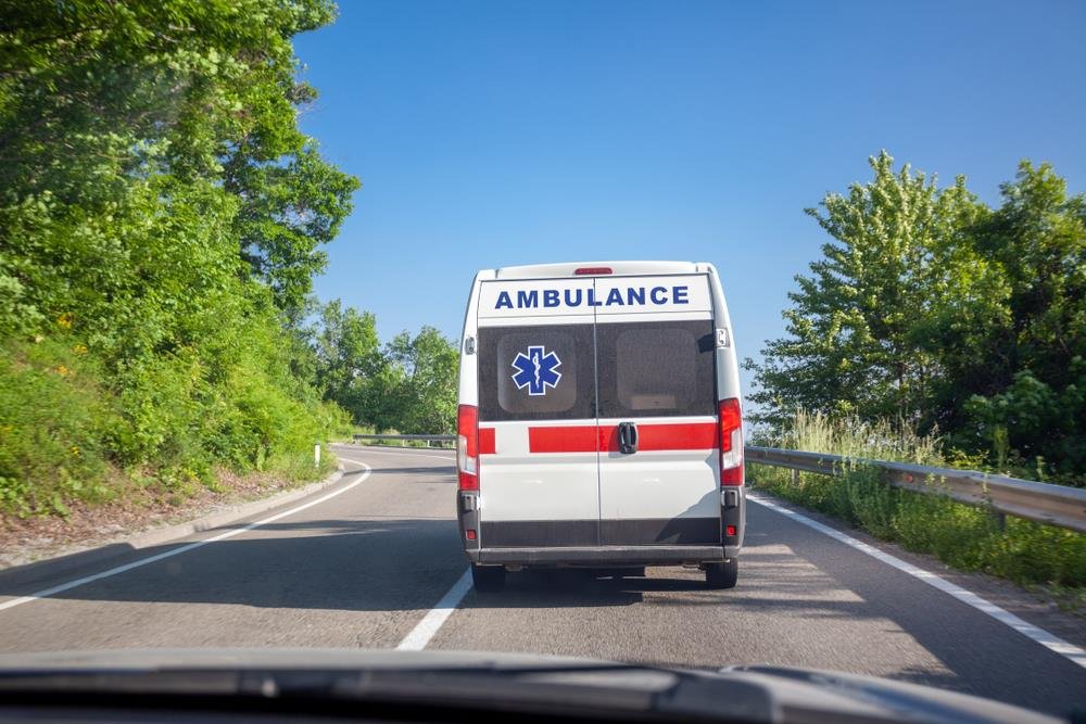 HOROR U MESTU FRUTAK: Jedna osoba je poginula, a druga je povređena u stravičnoj saobraćajci kod Danilovgrada, sudarili se kombi, teretnjak i automobil!
