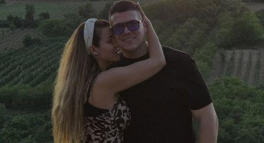 "A U DUŠI MIR" Žena Slobe Radanovića se poklonila časnom pojasu Presvete Bogorodice! Podelila prizor ispred Hrama Svetog Save (FOTO)