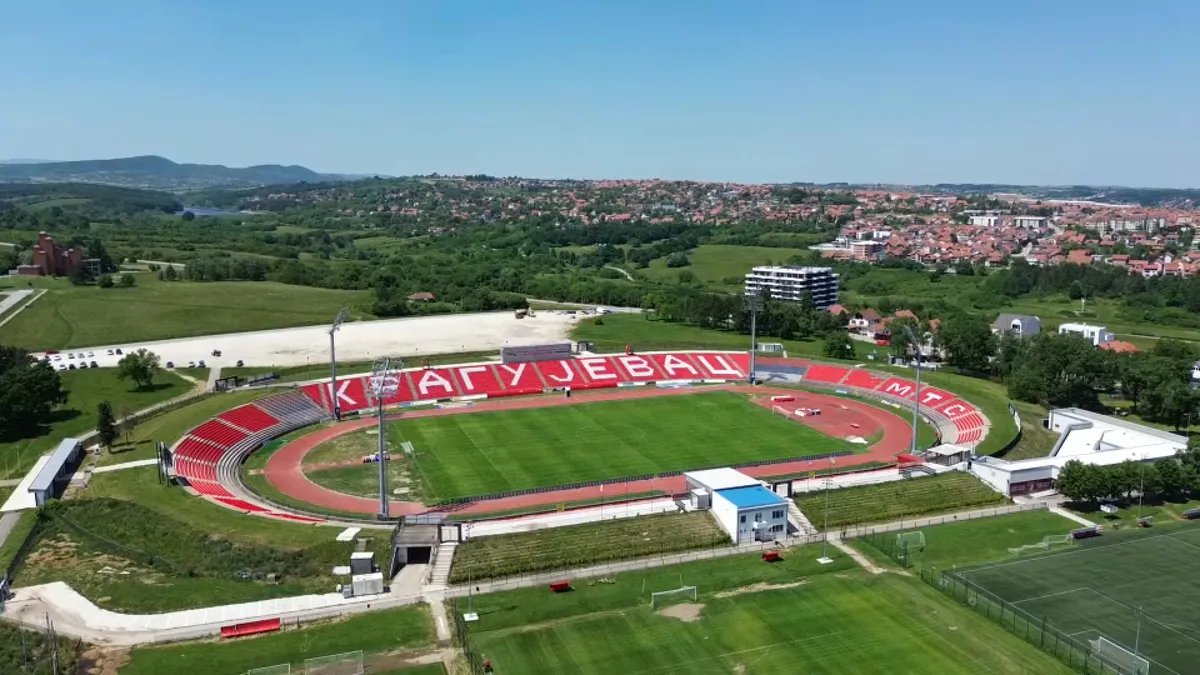 Navijači Radničkog utrčali na teren i pretukli svoje fudbalere: "Probudio se revolt" ili presedan koji nema opravdanja?