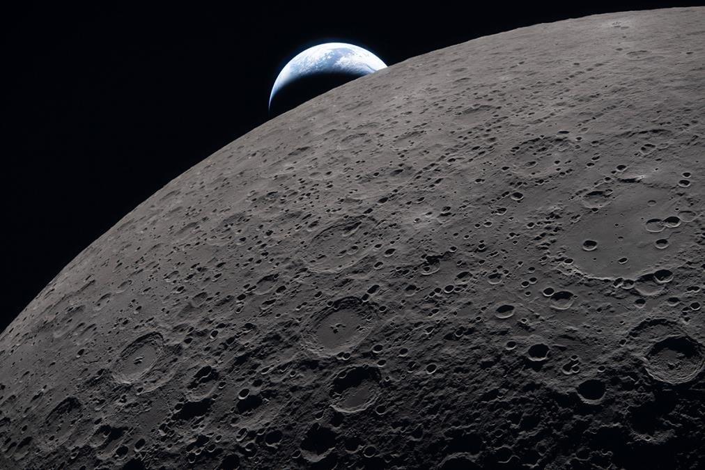 NASA NAJAVILA PLANOVE ZA STALNU BAZU NA MESECU: Agencija planira da pošalje robotske lendere i dronove za skakanje kako bi istražili i mapirali izazovan teren
