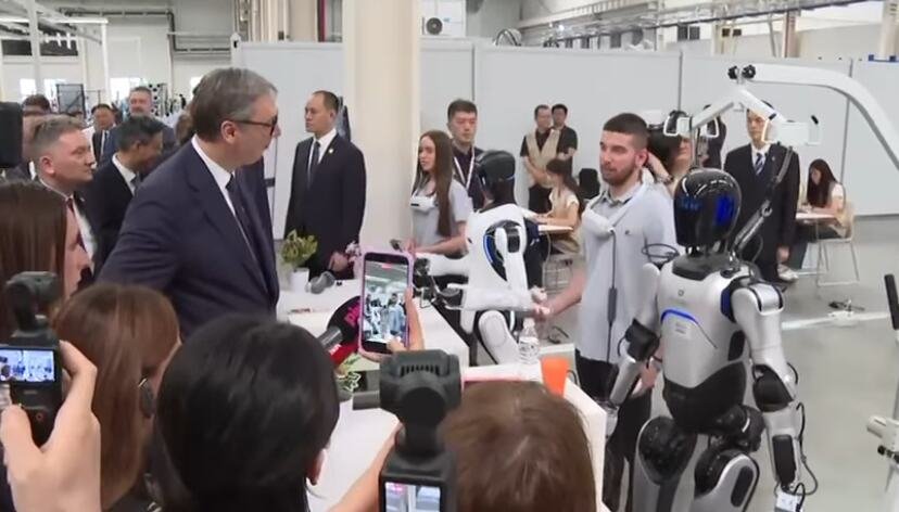 "OVO SU NAŠI KLINCI IZ BEOGRADA, SUBOTICE, OBRENOVCA" Vučić: Ponosan na naše mlade ljude koji će znanje i veštine koje stiču u Kini uložiti u budućnost Srbije!
