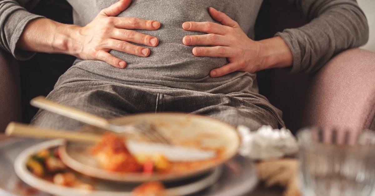 Zašto nam stomak otekne posle jela? Nije uvek "samo hrana": Gastroenterolozi objašnjavaju šta se događa u telu