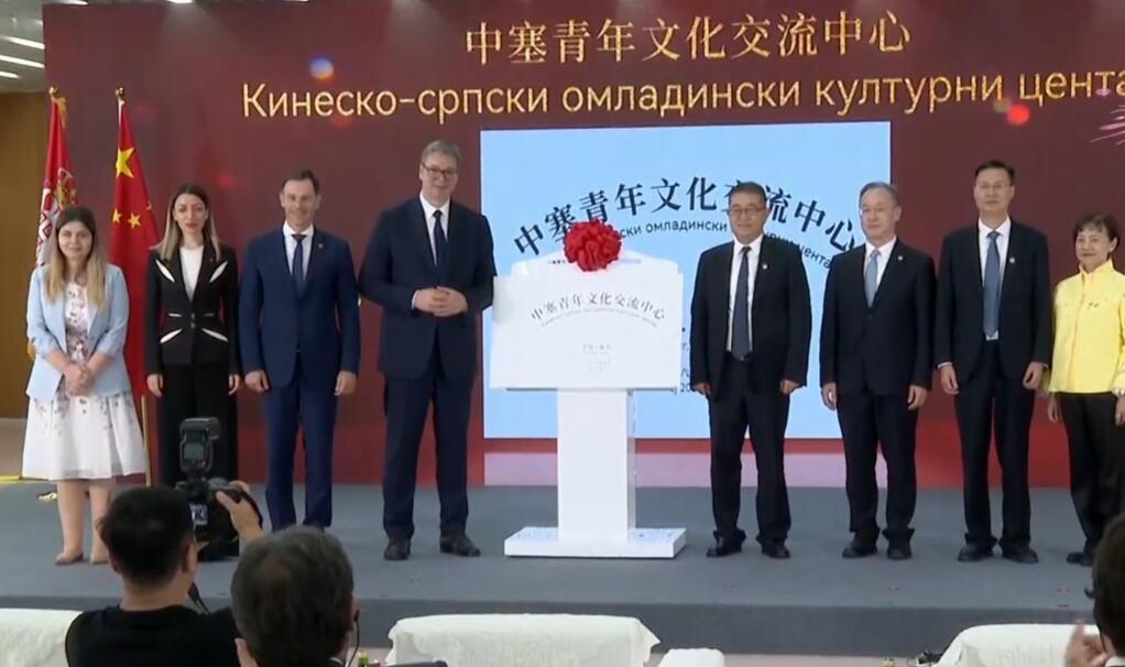 VUČIĆ NA OTVARANJU KINESKO-SRPSKOG OMLADINSKOG CENTRA: Kad vidim kakva Kinezi čuda prave kako da ne budem srećan! Sve će ovo biti u Srbiji za dva meseca (FOTO)