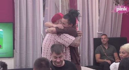 LUKA I ANITA VRIŠTE I SKAČU OD SREĆE! Ljubavni par sazna POL BEBE, a oglasila se i Biljana Vujović: Ne mogu da opišem...