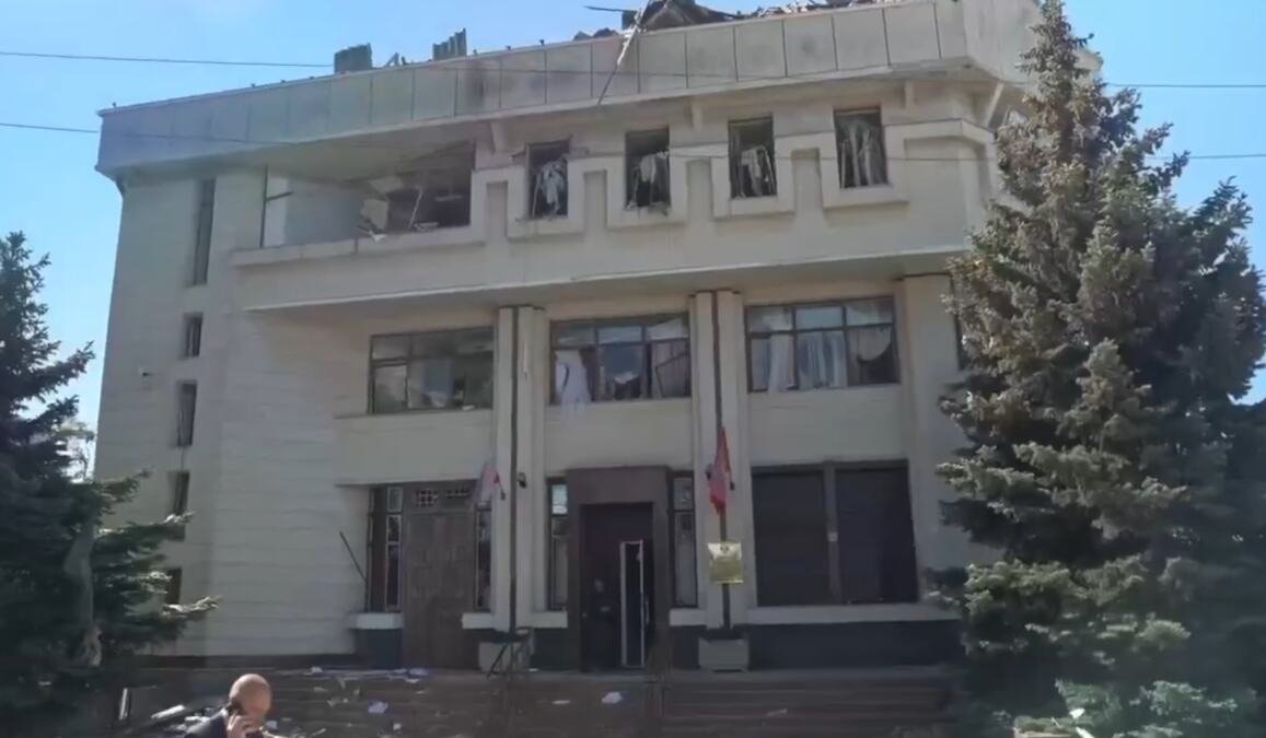 UKRAJINA RAKETAMA I DRONOVIMA NAPALA SEVASTOPOLJ! Projektil udario u zgradu Centralne banke (VIDEO)