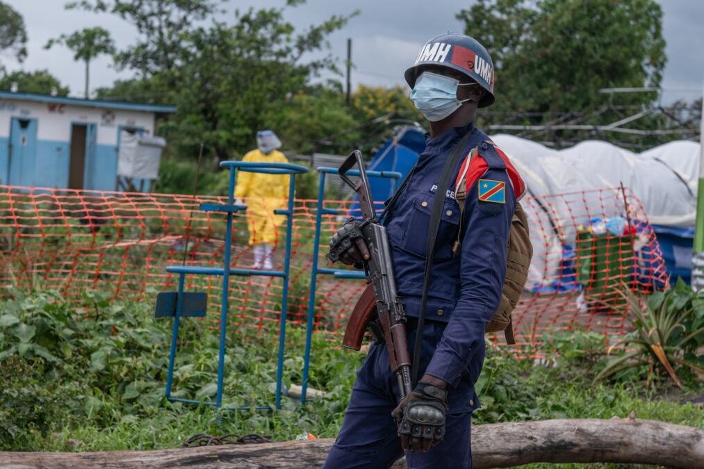 "NE MOGU DA SE IZOLUJU ZARAŽENI OD EBOLE DOK PADAJU BOMBE" Šef SZO pozvao na prekid vatre u Kongu kako bi se suzbila epidemija (FOTO)