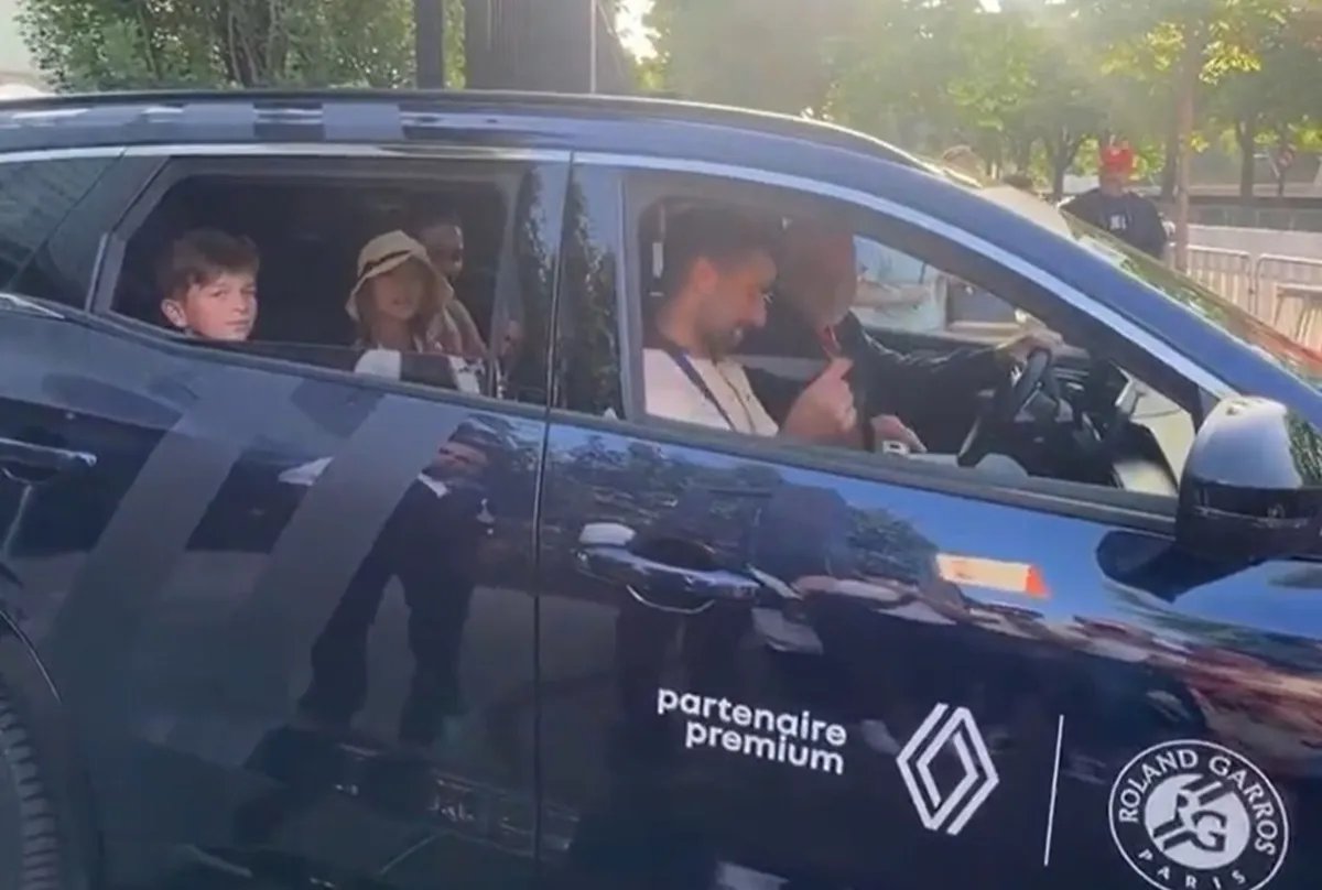 VIDEO Novak dobio poklon kao nikad pre: Zbog Tare progovorio na srpskom, Stefan sve gledao iz automobila