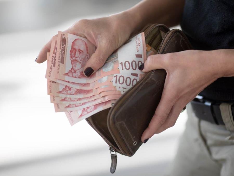 Za ovaj posao dnevnica 5.000 dinara, a nema ko da radi: Gazda daje čak i hranu, neki i smeštaj